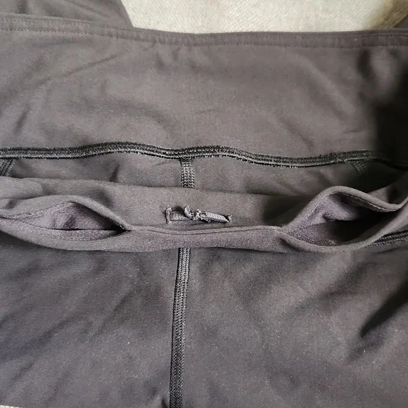 Lululemon Tight Stuff Tight 10 Black Cropped Leggings Compression